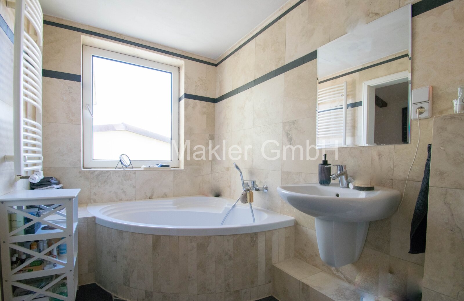 Apartmenthaus mit 7 möblierten Wohneinheiten in SN