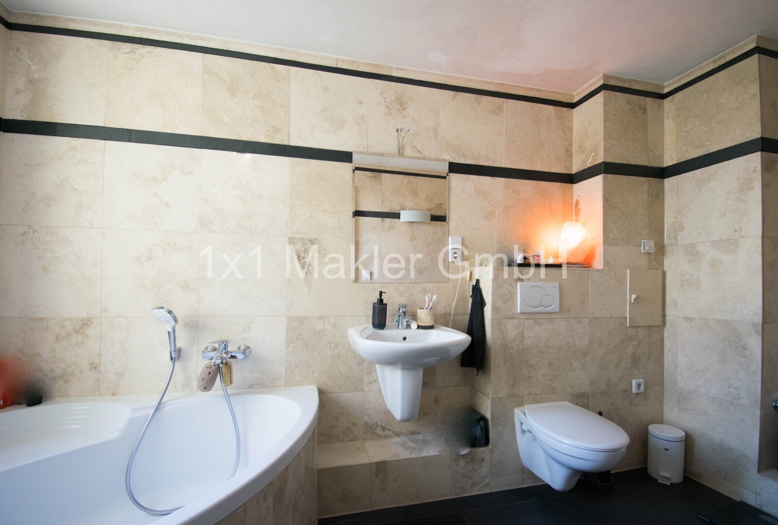 Apartmenthaus mit 7 möblierten Wohneinheiten in SN