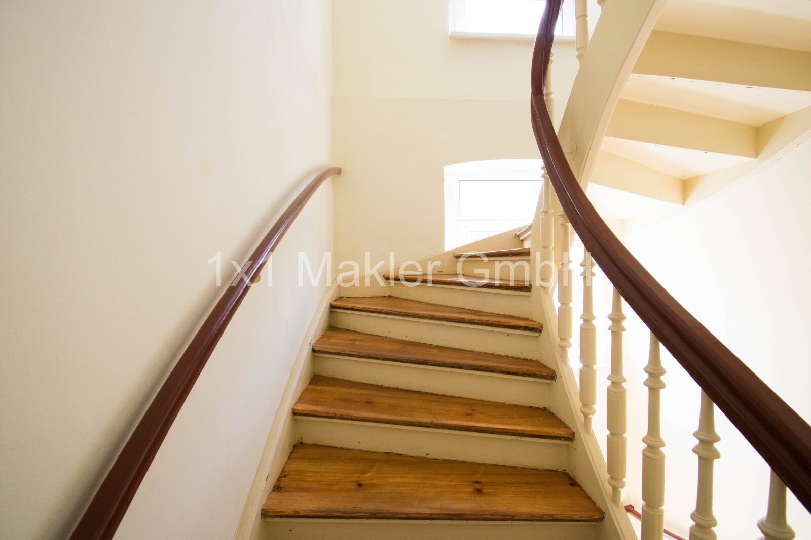 Apartmenthaus mit 7 möblierten Wohneinheiten in SN