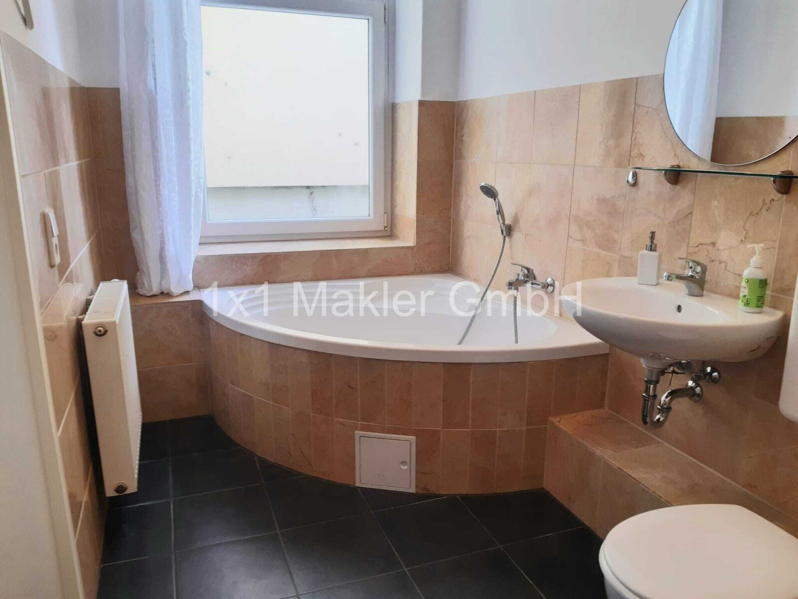 Apartmenthaus mit 7 möblierten Wohneinheiten in SN