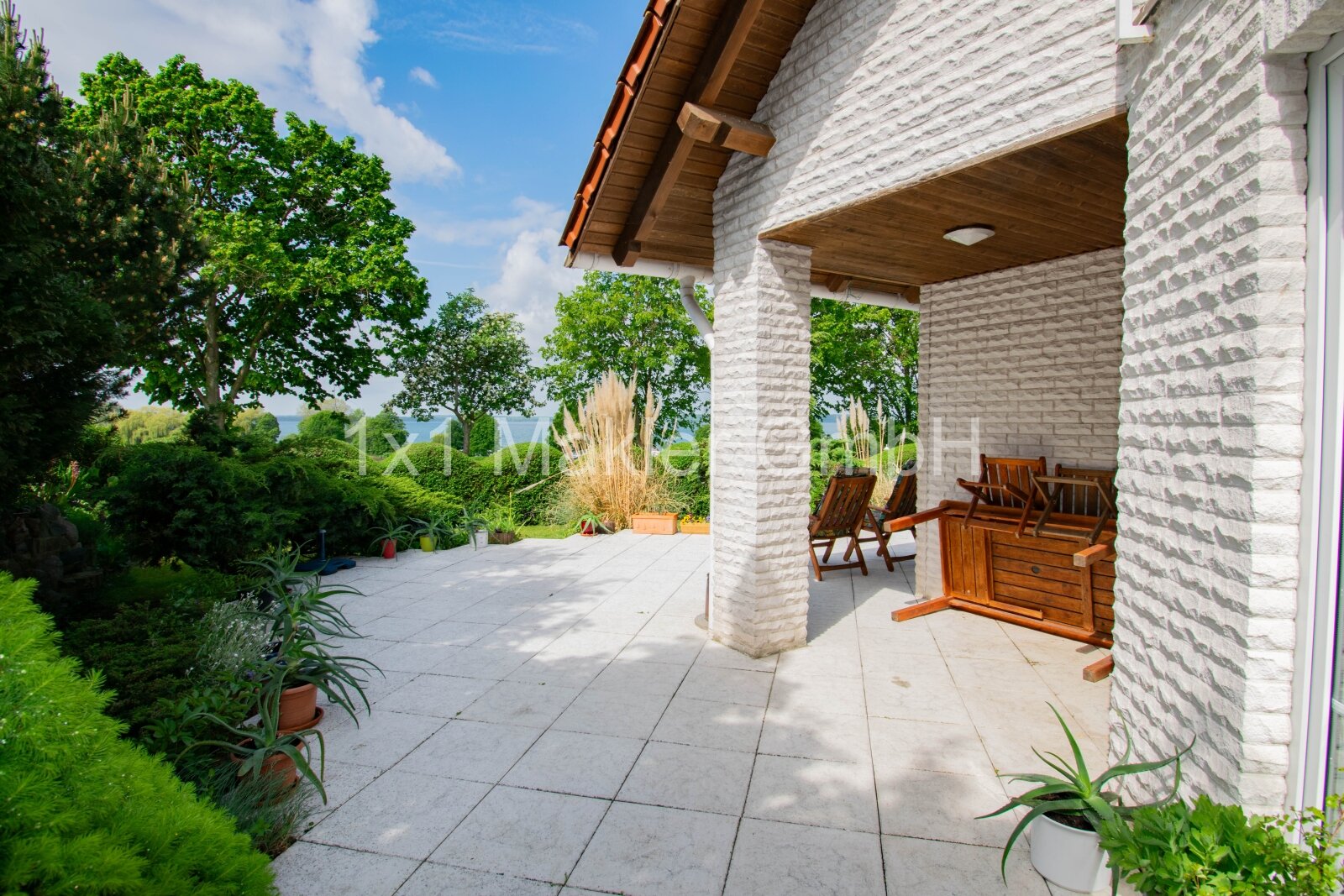 Architektonisches Einfamilienhaus in begehrter Lage mit Seeblick