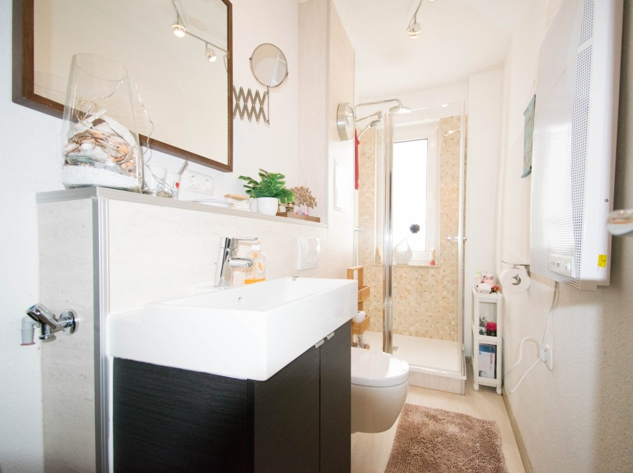 Badezimmer mit Dusche Badezimmer mit Dusche