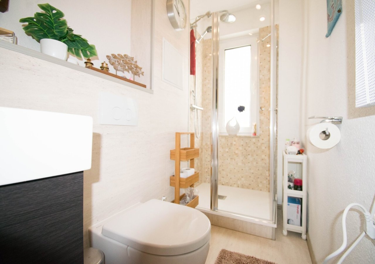 Badezimmer mit Dusche Badezimmer mit Dusche
