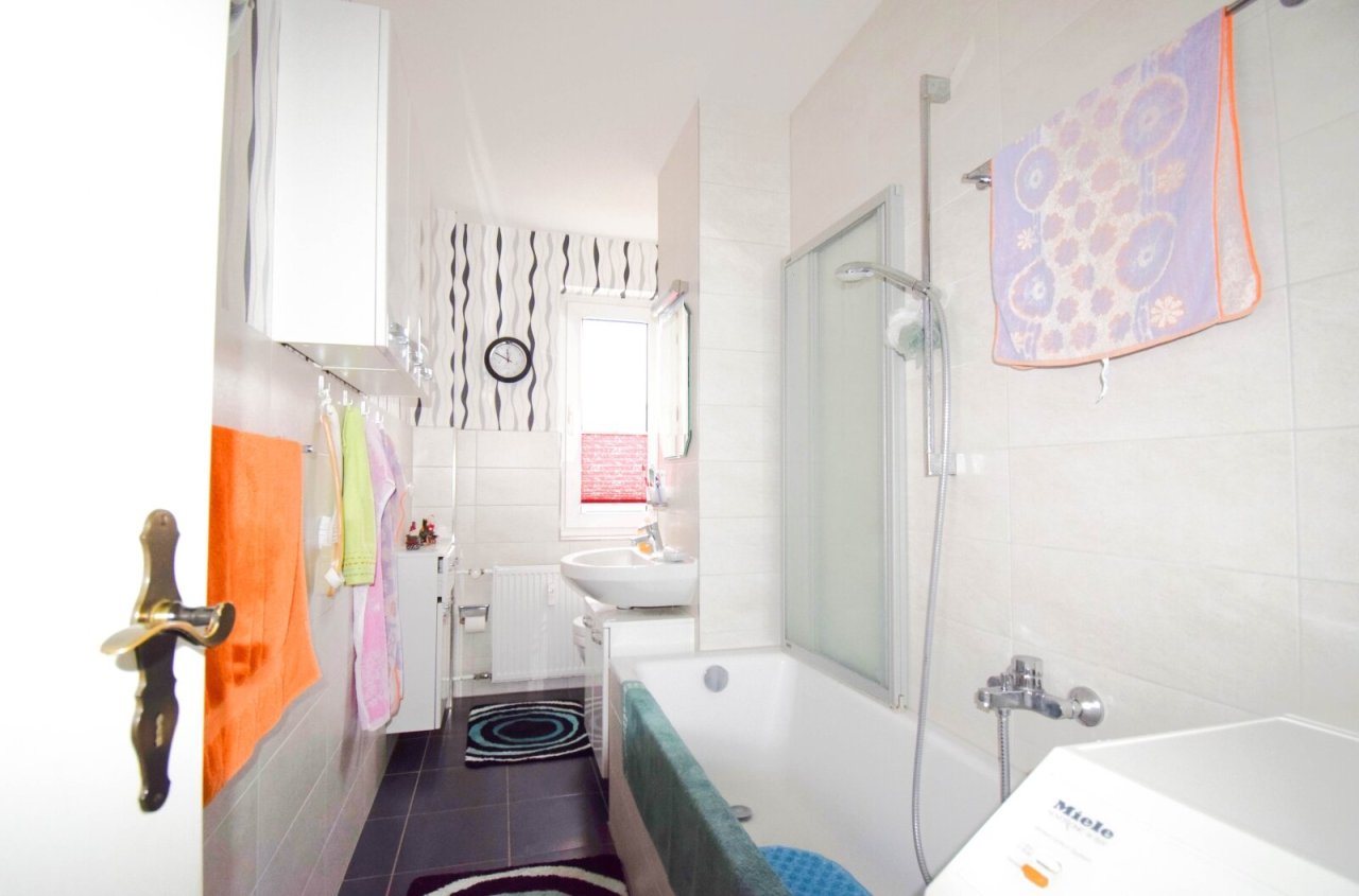 Badezimmer mit Badewanne Badezimmer mit Badewanne