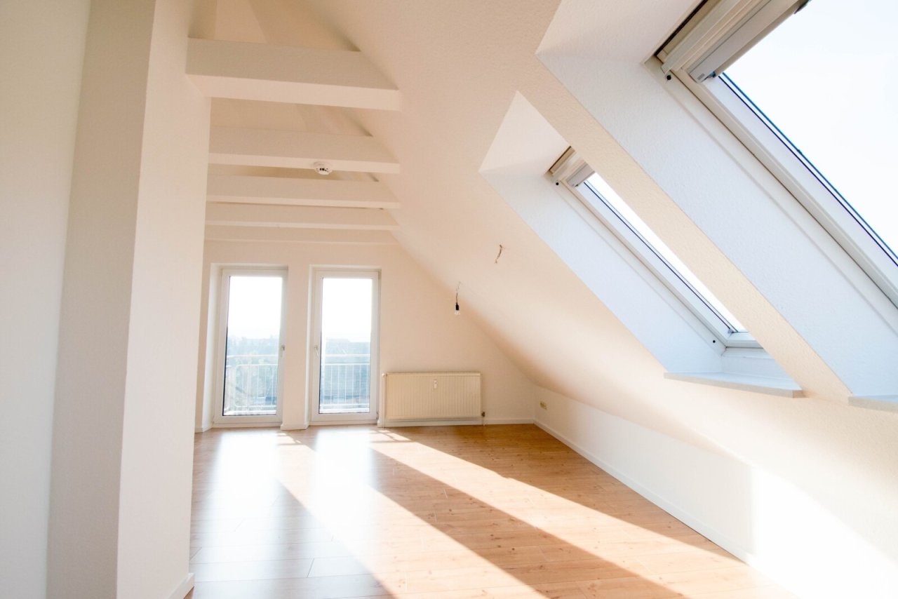 Blick zu beiden Balkontüren Blick zu beiden Balkontüren