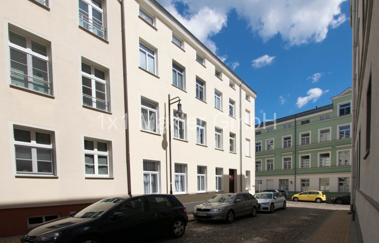 Blick von links aus Gartenhöhe
