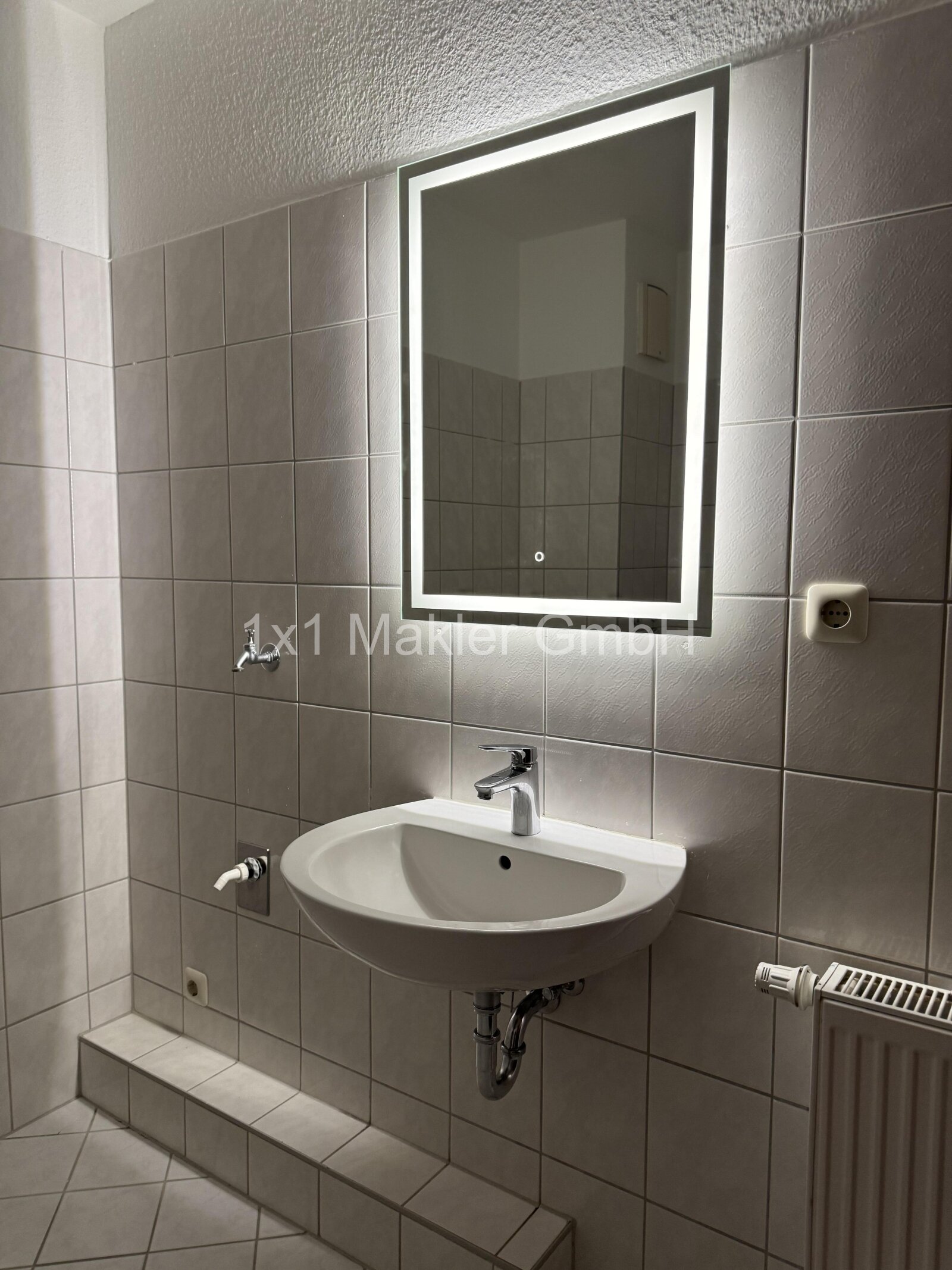 Putbus: 1,5 Zimmer Wohnung mit Südbalkon u. Stellplatz Putbus: 1,5 Zimmer Wohnung mit Südbalkon u. Stellplatz